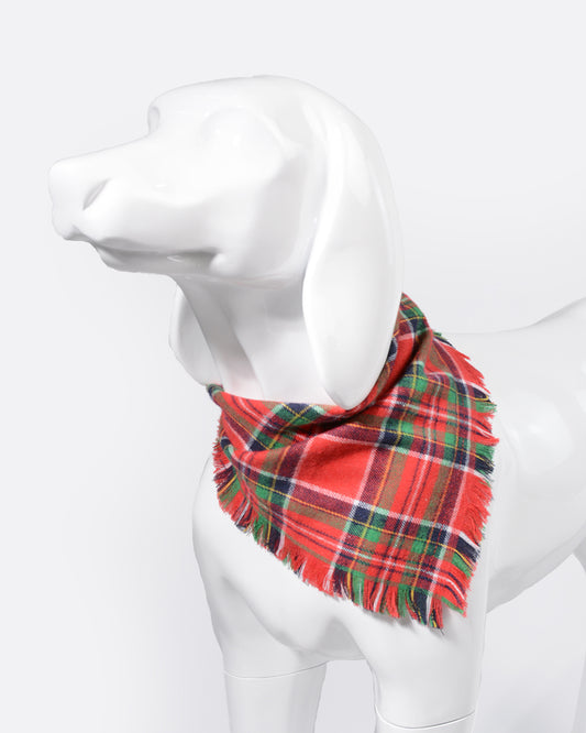An autumn dog bandana with tassel, makes the dog looks fashionable and helps the dog keep warm to an extent. Comfortable cotton surface, which will not make the pooch feel discomfort and allergy.